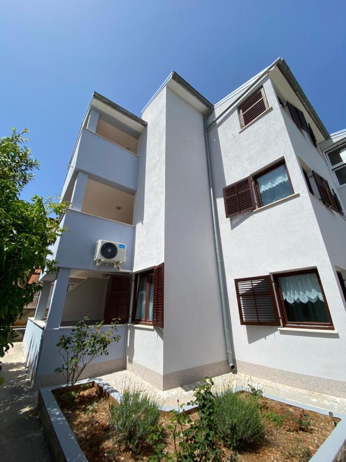 Apartments Lungomare Pula Exteriör bild